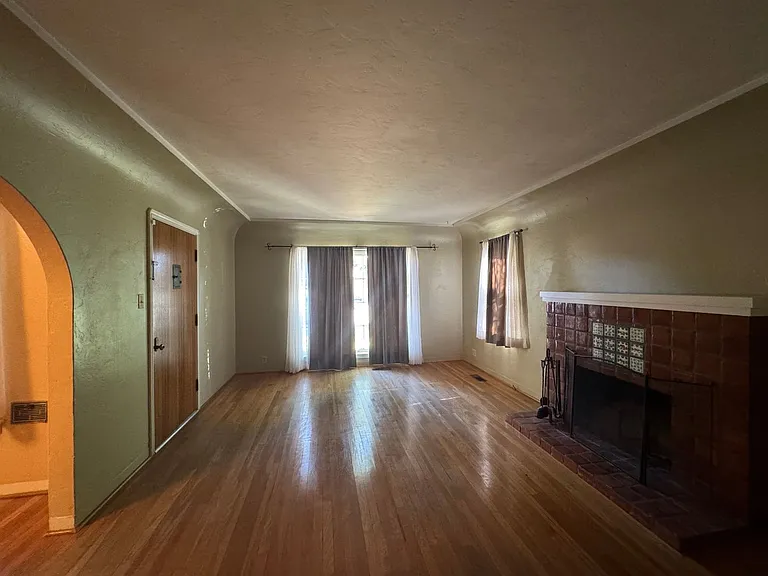 626 Adams Ave — Photo 2