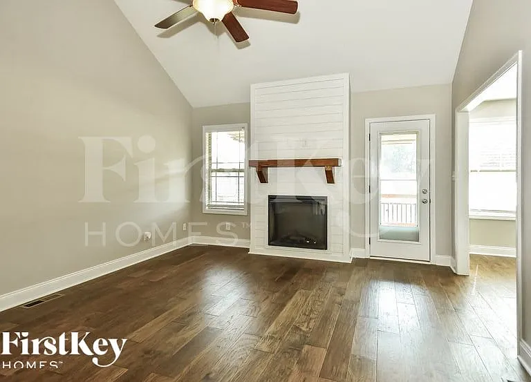 1337 Harmon Ln — Photo 4