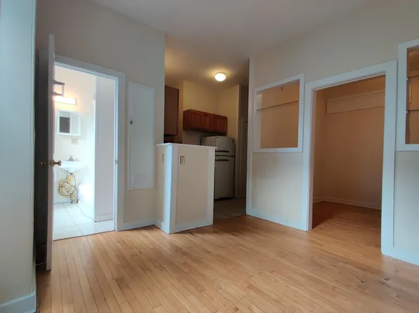 111 College St #2C, Burlington, VT 05401