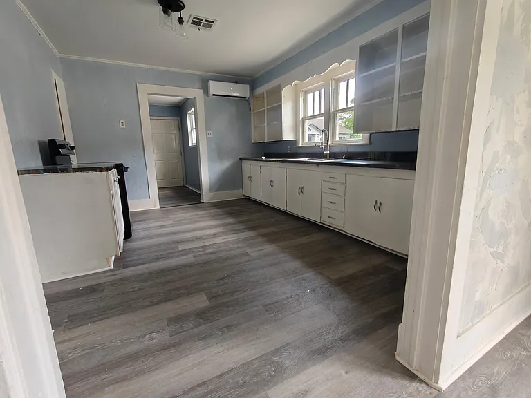 1711 W South St — Photo 5