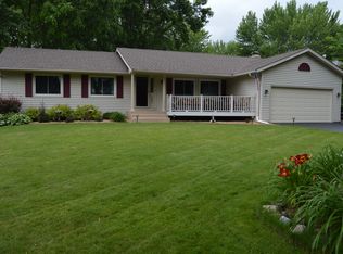 7493 Berkshire Way N, Maple Grove, MN 55311