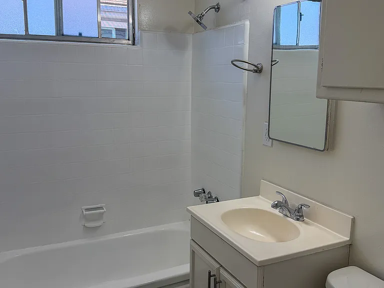 8217 Blackburn Ave #9 — Photo 14