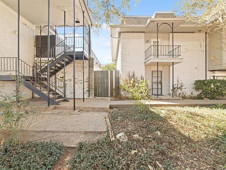 3300 Yorktown St #26 — Photo 25