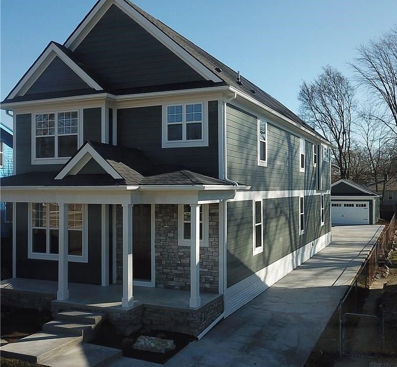 2nd image of 1003 Wyandotte Ave
