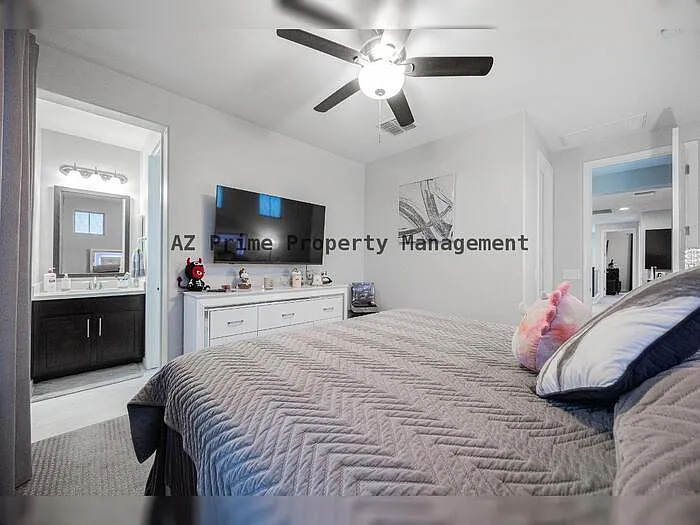 11777 S 51st Dr — Photo 33