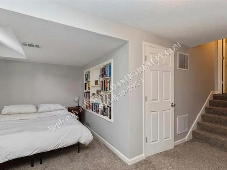 621 N Cedar St — Photo 6
