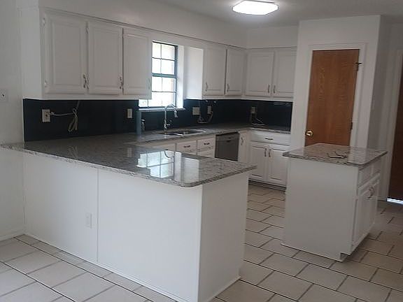 2nd image of 310 Meadowcreek Dr