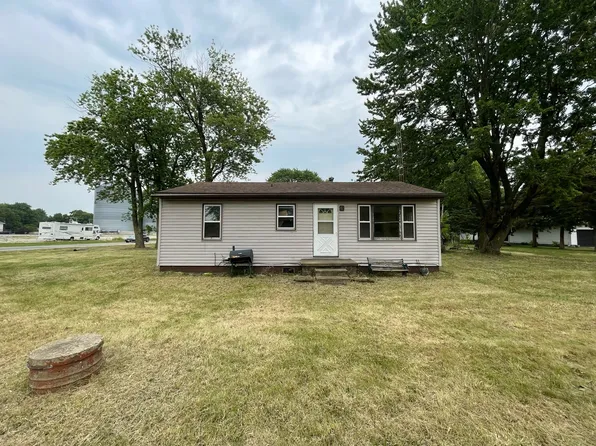 209 W South 2nd St, La Place, IL 61936