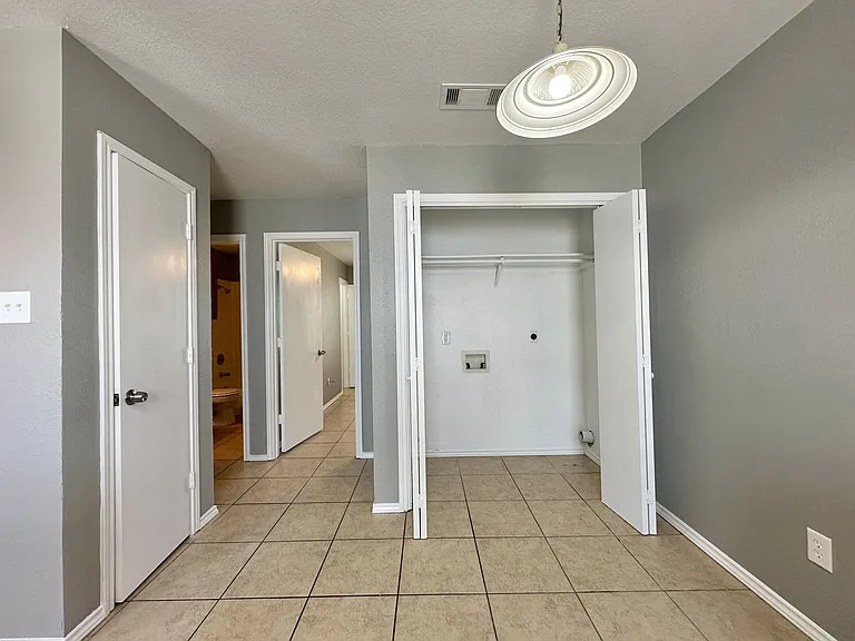 1704 Spring Rose Cir — Photo 28