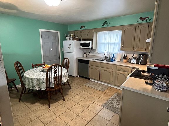 2nd image of 924 W 39th Ave