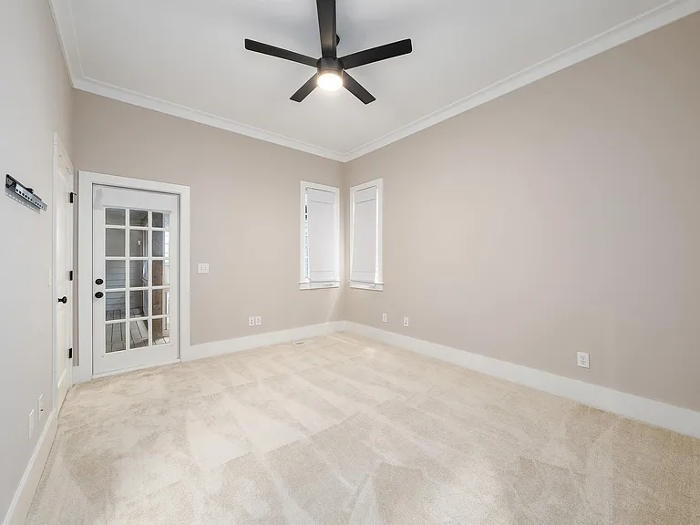 218 Hawthorn St — Photo 20