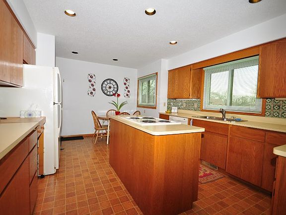 3rd image of 1951 Crown Point Dr
