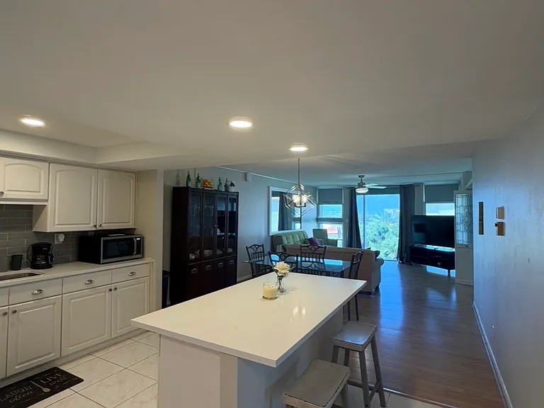 7400 Sun Island Dr #401 — Photo 1