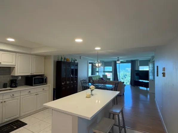 7400 Sun Island Dr, Saint Petersburg, FL