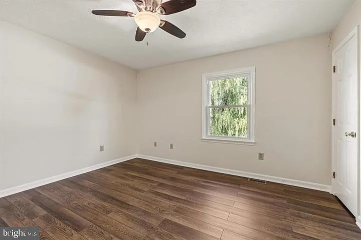 136 Nightingale Ave — Photo 14