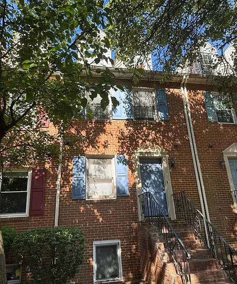 1174 N Vermont St — Photo 2