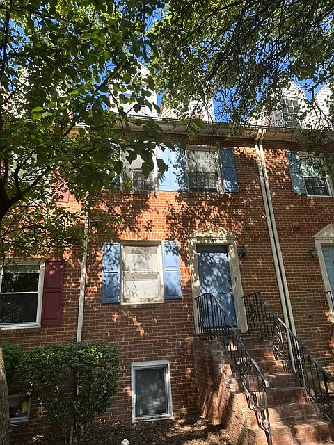Building Photo - 1174 N Vermont St