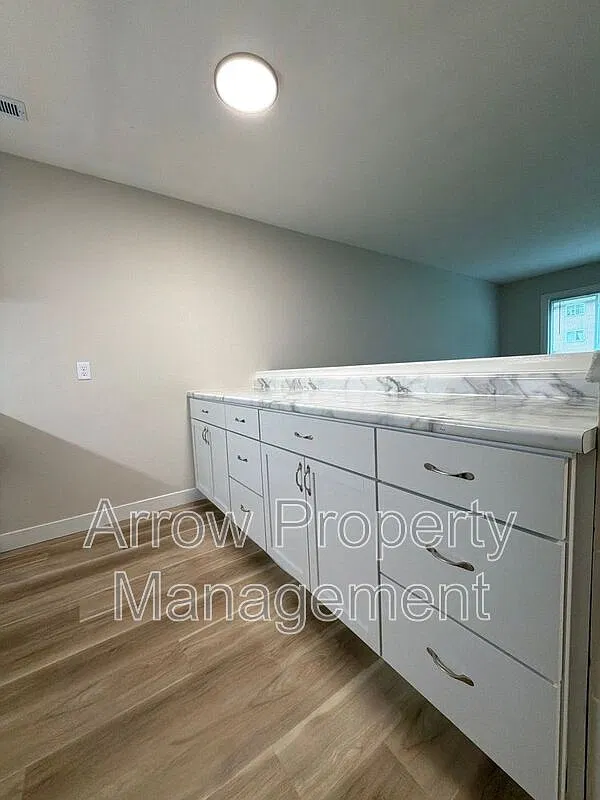 2 bed, 1.0 bath, $950 — Photo 3