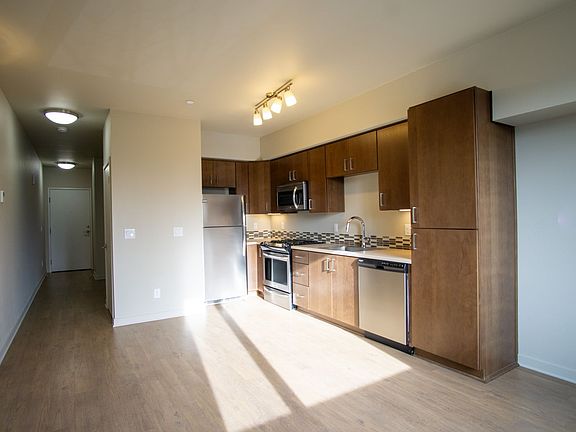 2nd image of 2250 NE Glisan St APT 306