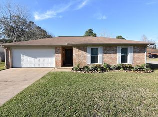 333 Coventry Ln, Alvin, TX 77511
