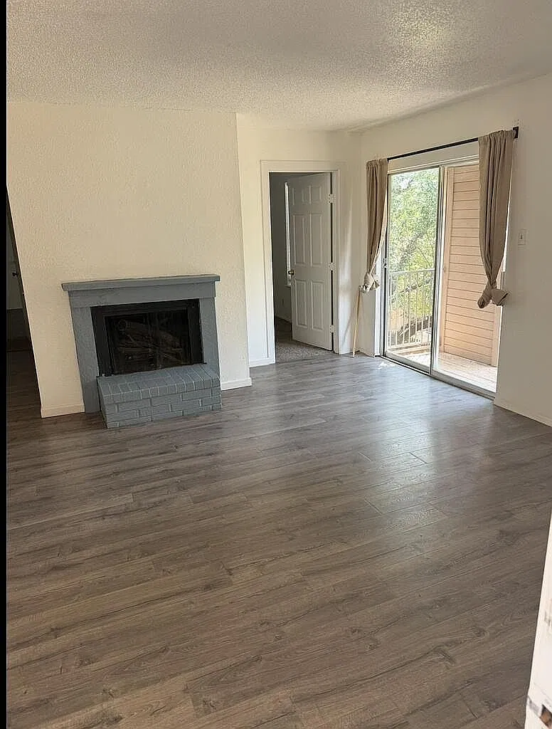 2 bed, 846 sqft, $975 — Photo 1