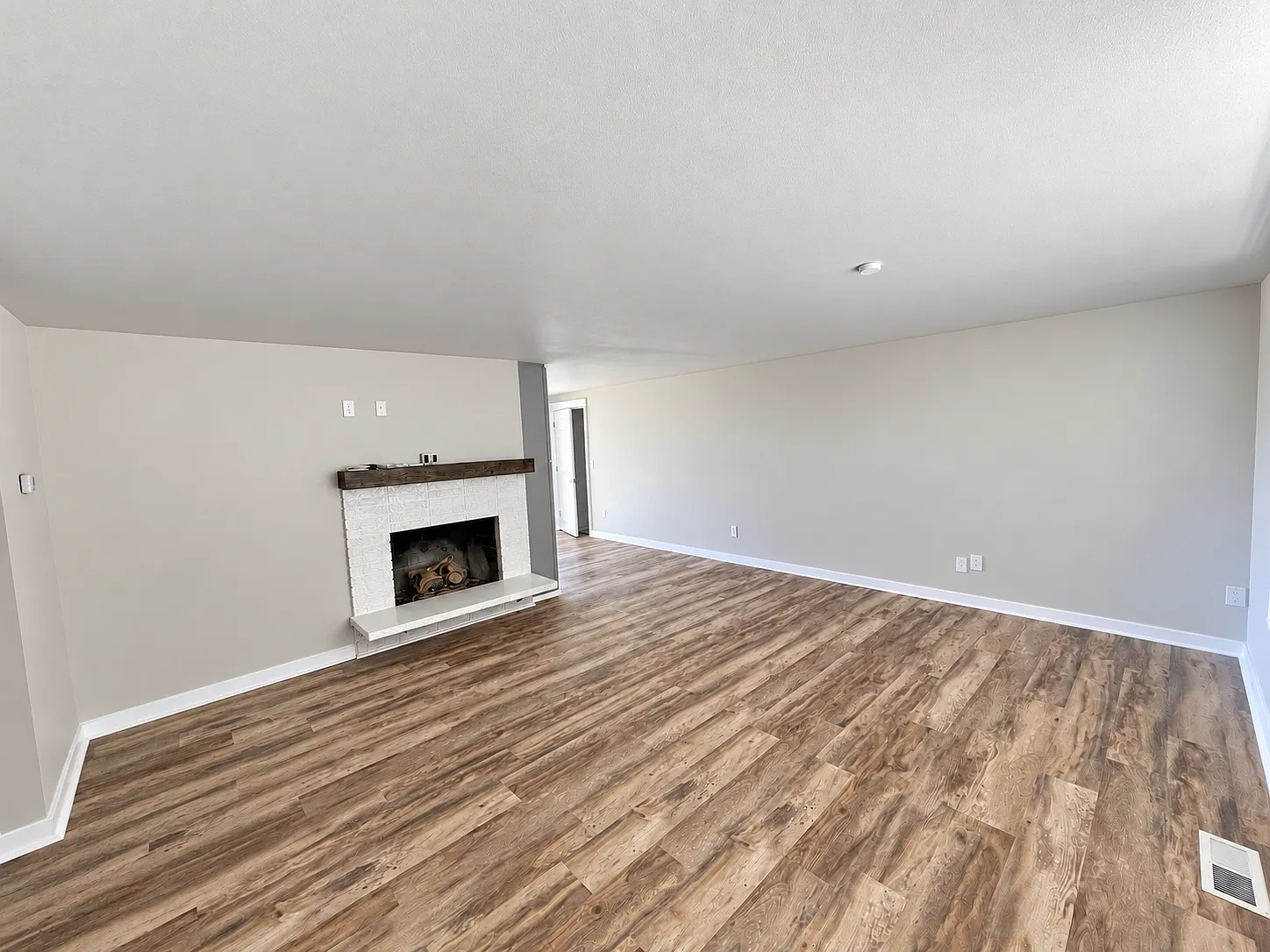 4 bed, 1500 sqft, $3,295 — Photo 2