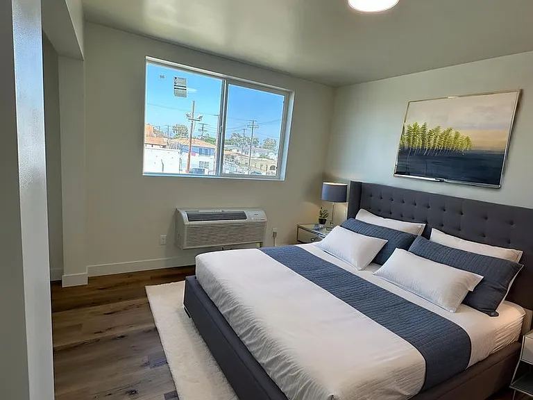 10914 S Main St #202 — Photo 8