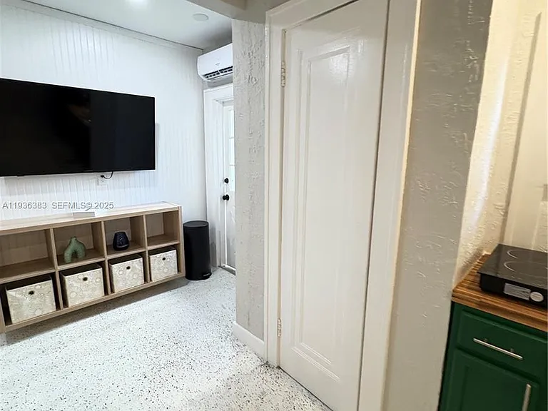 1901 SW 9th St #3 — Photo 14