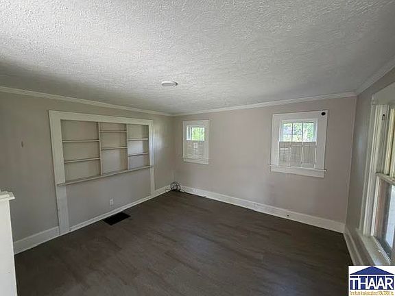 4th image of 241 Beech St