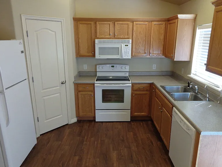 2022 E Juniper Dr — Photo 3