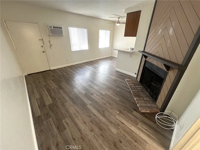 14817 Sylvan St #6 — Photo 4
