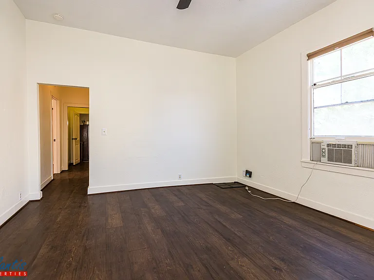 55 N 11th St — Photo 4