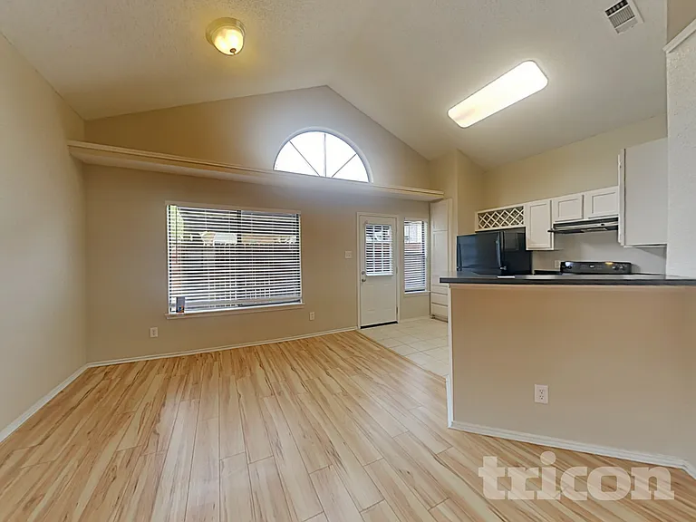 2033 Feather Ln — Photo 7