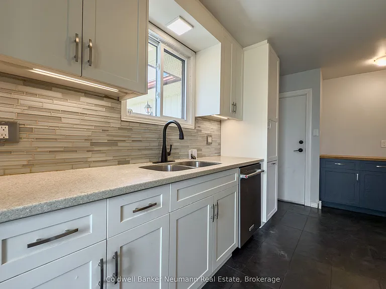 37 Dunhill Cres #UPPER — Photo 4