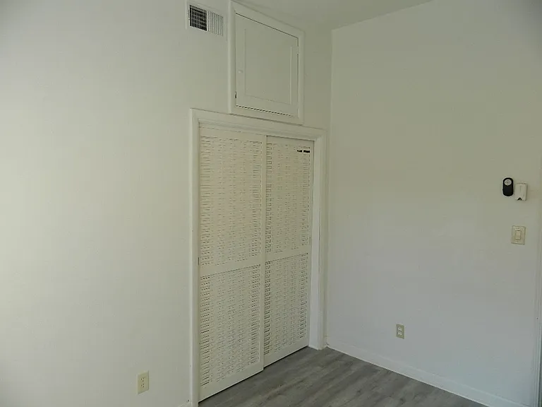 944 Kensington Dr — Photo 17