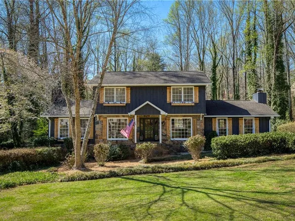 3804 Corinth Dr, Gainesville, GA 30506