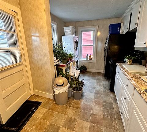 3rd image of 12 E Lemon St #12