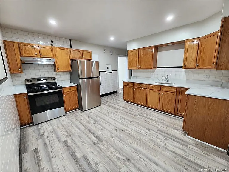 126 Goddard Ave #B — Photo 14
