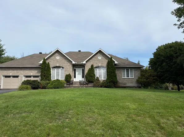 6746 Waterside Ct, Ottawa, ON K4P 1P8