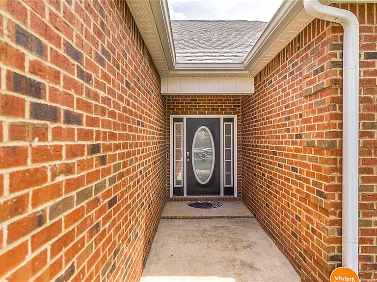 104 Bryce Dr — Photo 5