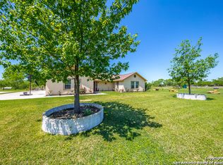 6997 Raintree Grv, Elmendorf, TX 78112