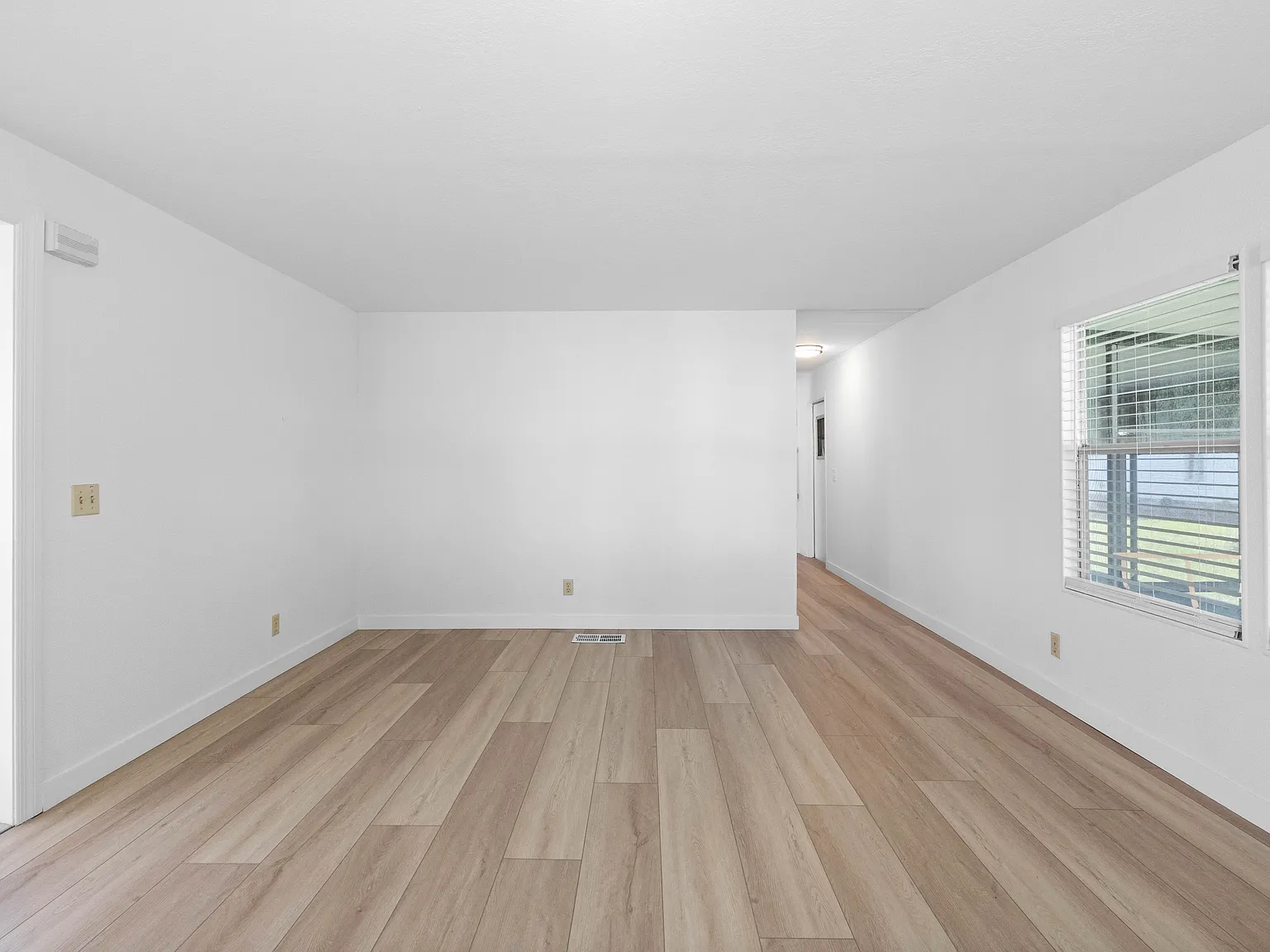 2 bed, 1100 sqft, $2,050 — Photo 4