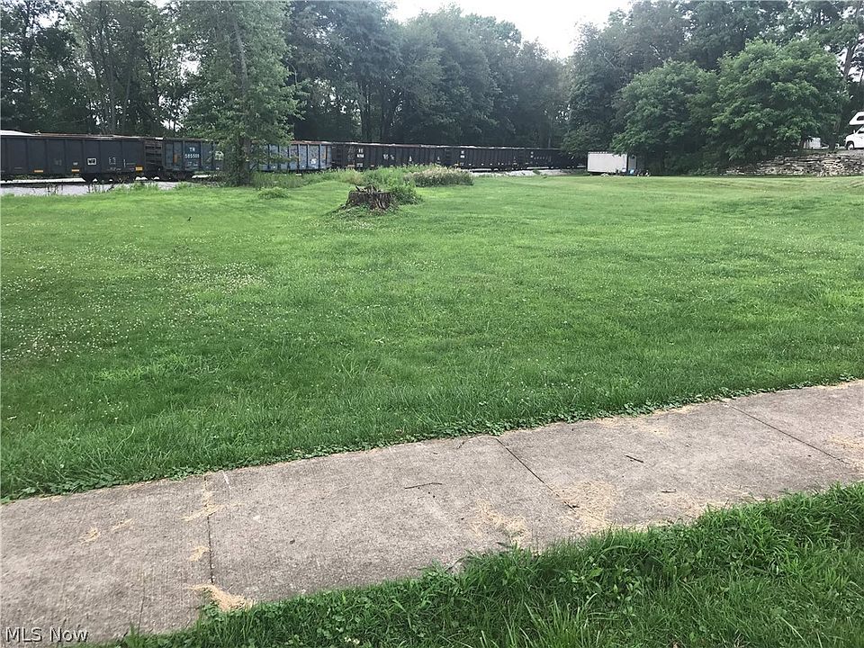 2nd image of W Oak St