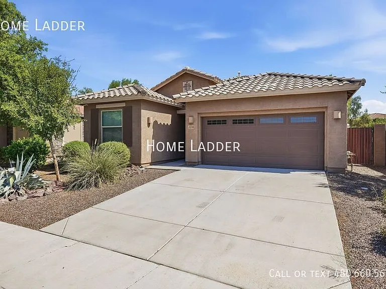 3234 E Dogwood Pl — Photo 2