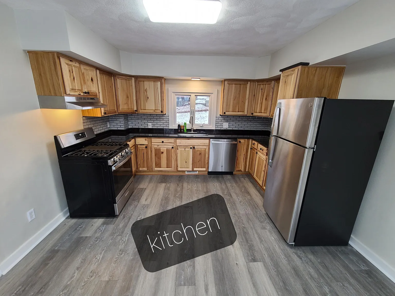 2 bed, 1000 sqft, $2,200 — Photo 3