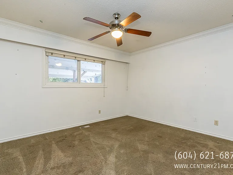 2088 Majestic Cres #UPPER — Photo 17