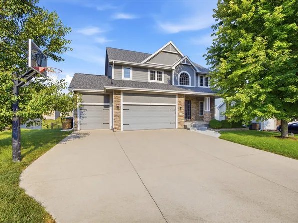 4455 NW 165th St, Clive, IA 50325