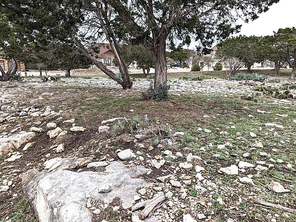 4th image of 2029 Crown View Dr