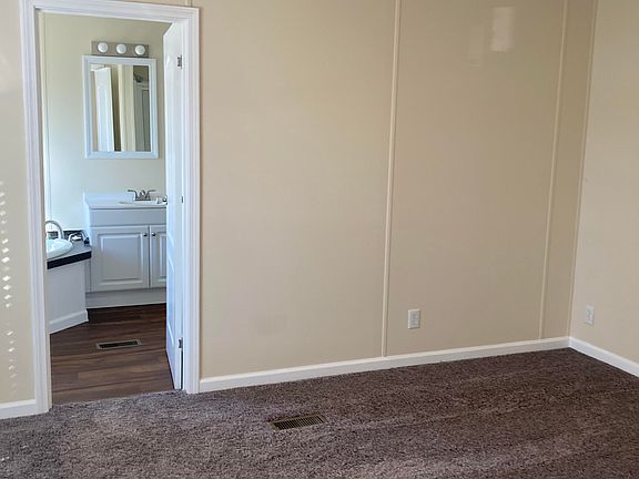 4th image of 5505 S Everett Ave #102