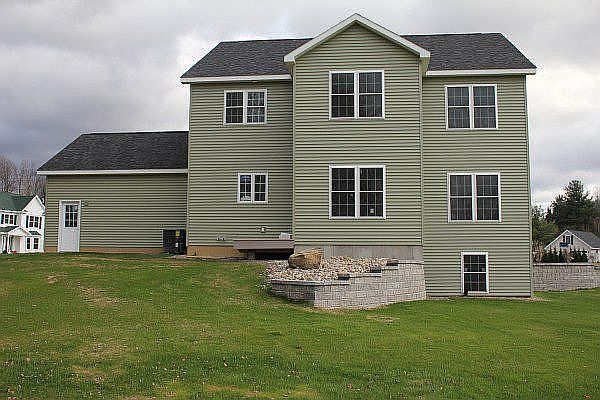 2nd image of 10 Spring Farm Ln